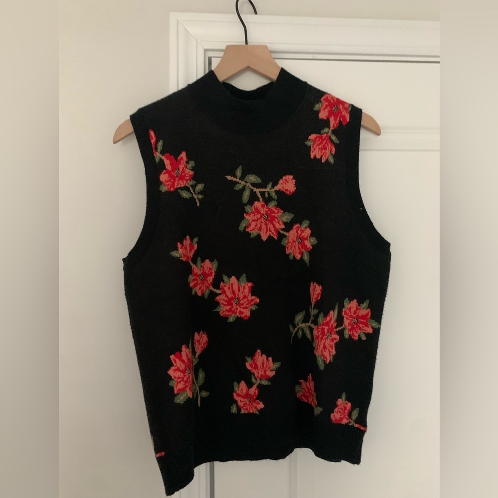 Floral sweater vest. NWT